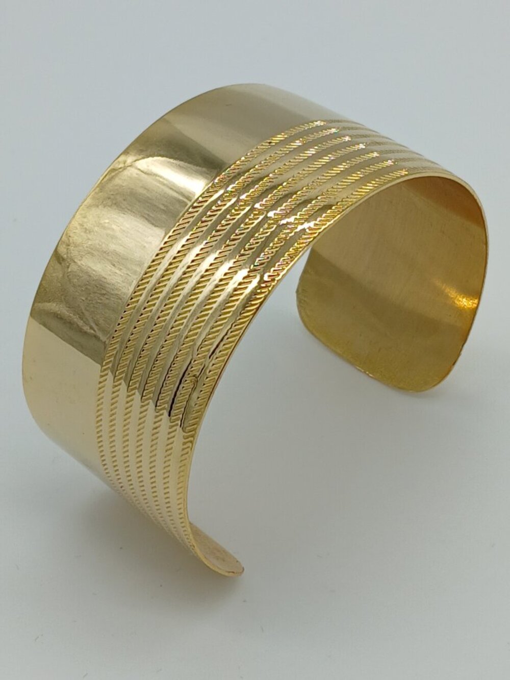 0161 Gold-Toned Cuff Bracelet with Textured Rope Braid Details